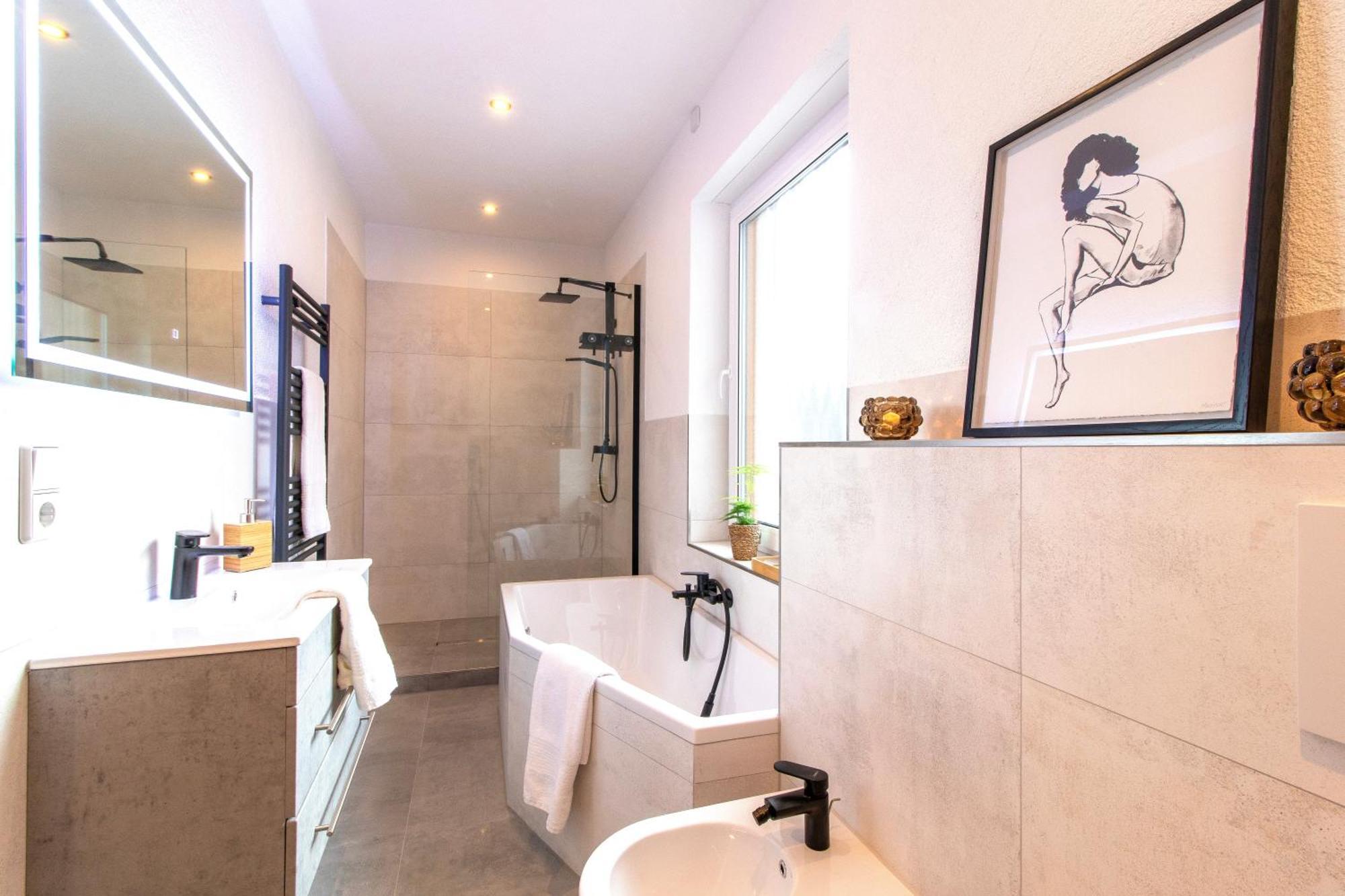 Stilvolles City-Apartment I Netflix I Wlan L Stellplatz I Zentral シュヴァルツェンベルク エクステリア 写真